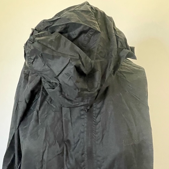 L.L.BEAN rain men black nylon jacket - Picture 3 of 4